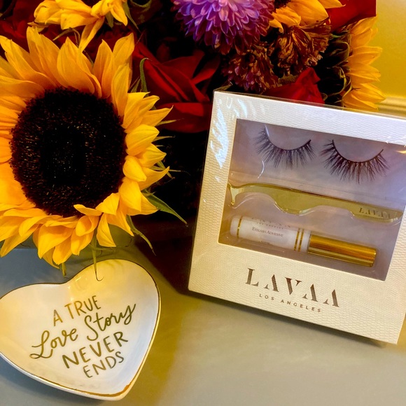 Lavaa Lashes Flirty Lash Set - Picture 1 of 12